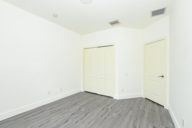 Building Photo - 3944 Sabal Way