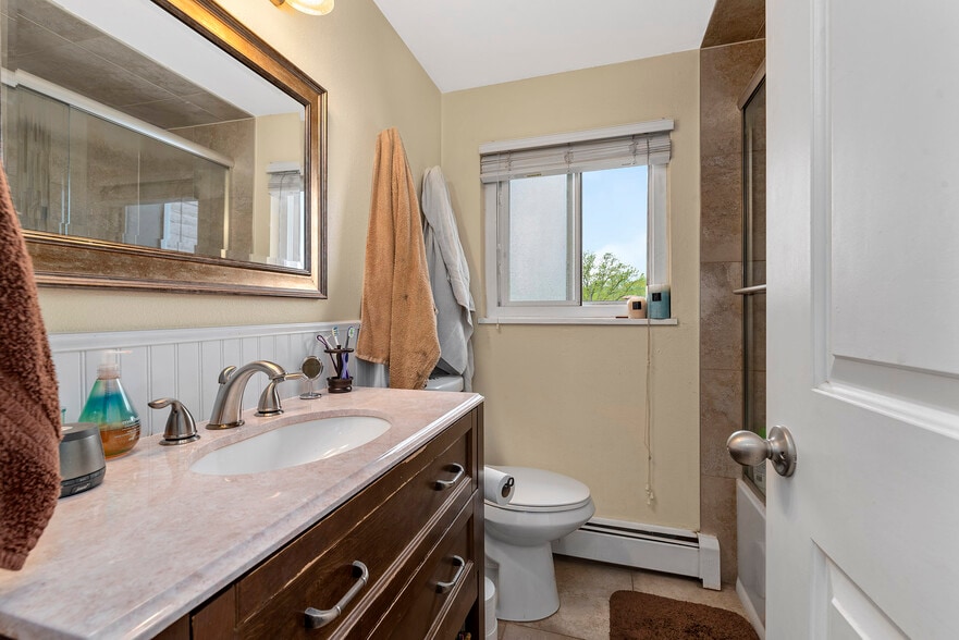 toilet and bathroom upstairs - 2709 Harvard St