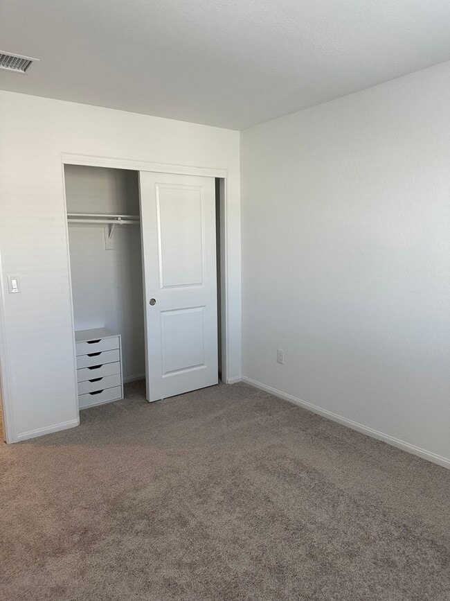 Building Photo - Beautiful Las Vegas Home!