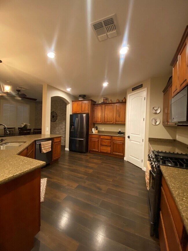 Building Photo - 826 Hemlock Ave