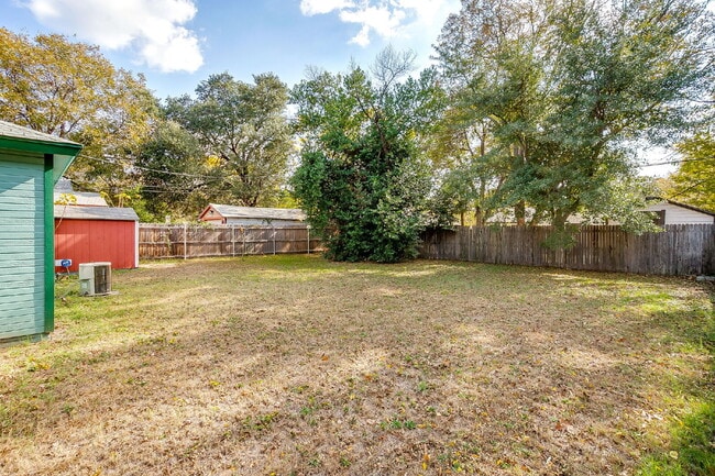 Building Photo - Charming 3-Bedroom Cottage in River Oaks