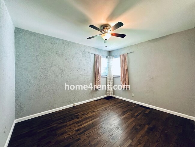 Building Photo - Overland Park Ranch w/ Wood Floors, Update...