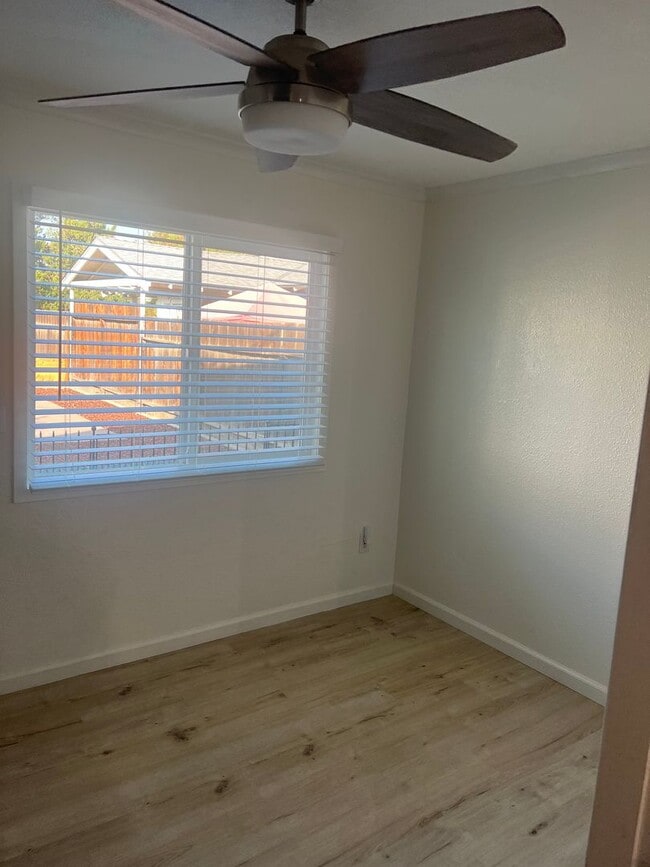 Building Photo - Charming 1 bedroom home