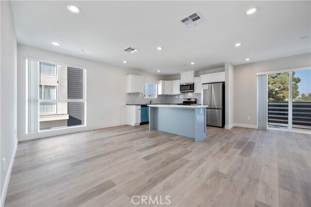 Building Photo - 2733 S La Brea Ave