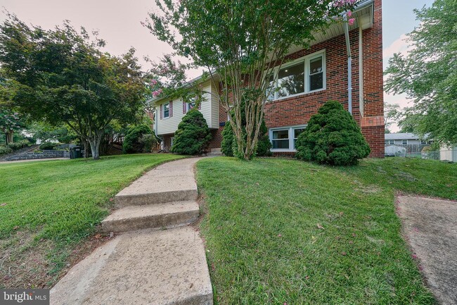 Building Photo - 9516 Bonair Dr