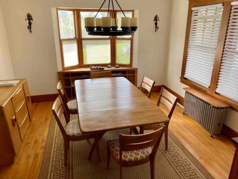 Building Photo - 319 Bridge St