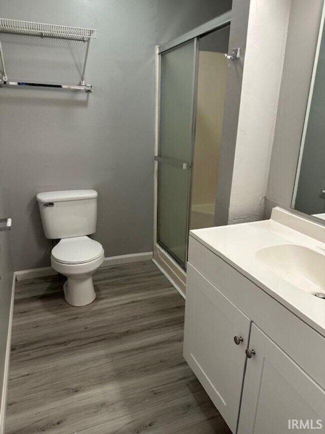 Building Photo - 1326 N Woodburn Ave