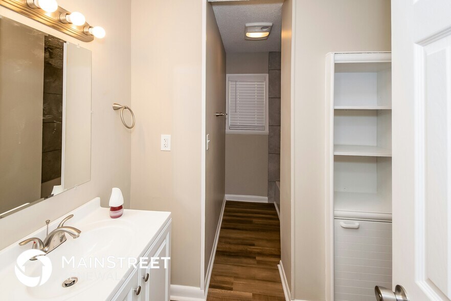 Building Photo - 624 Lisa Ln