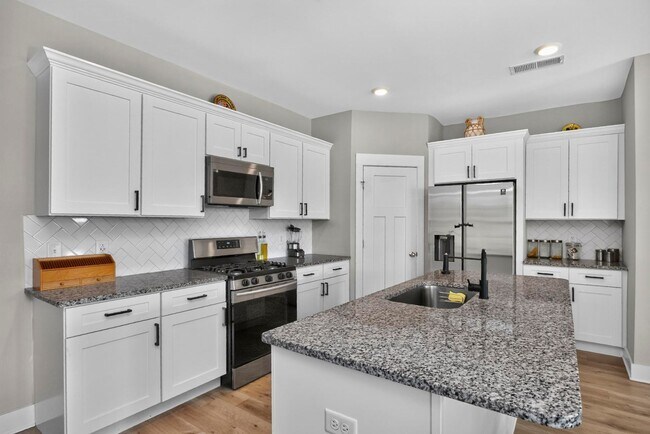 Building Photo - 1525 White Tip Ln