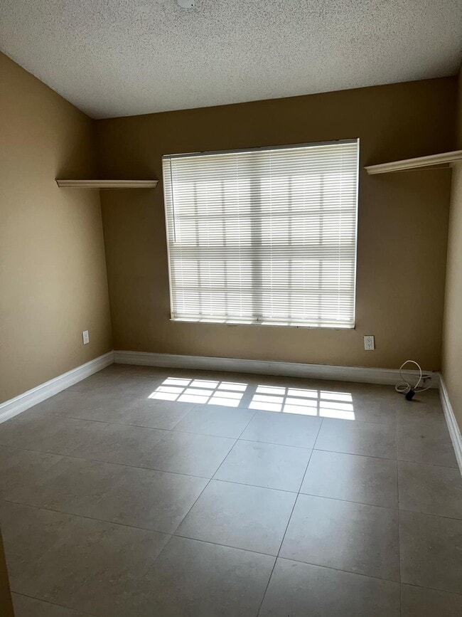 Building Photo - 8362 Dynasty Dr
