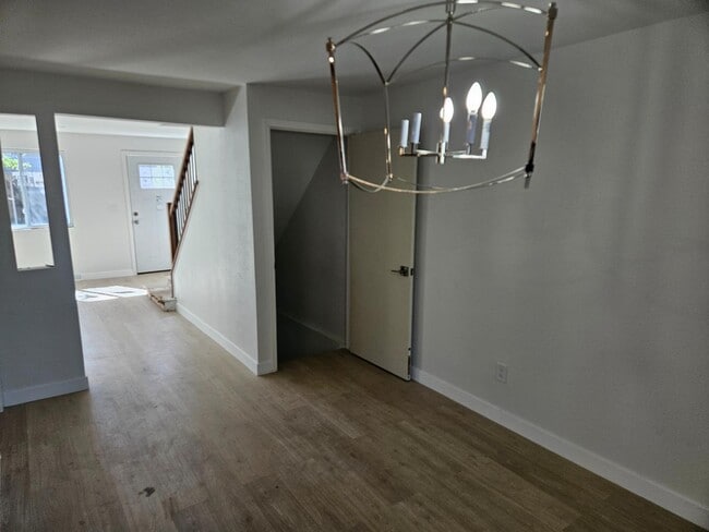 Building Photo - 5060 E Hinsdale Pl