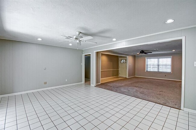 Building Photo - 9638 Meadowglen Ln