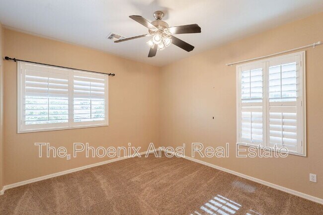 Building Photo - 716 E Runaway Bay Pl