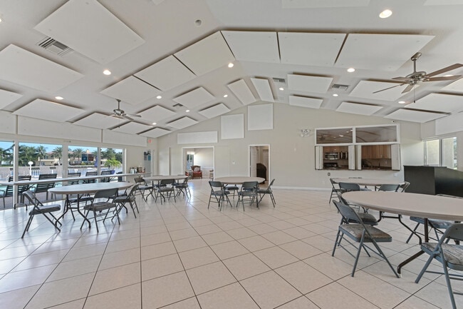 Building Photo - 650 Snug Harbor Dr