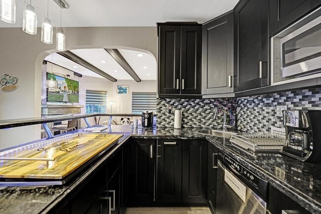 Building Photo - 2000 Jackson St