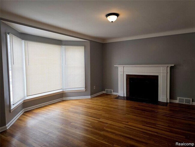 Building Photo - WELL MAINTAINED 3 BEDROOM 1.5 BATH BRICK BUNGALOW LOCATED IN ESTABLISHED WEST DEARBORN NEIGHBORHOOD