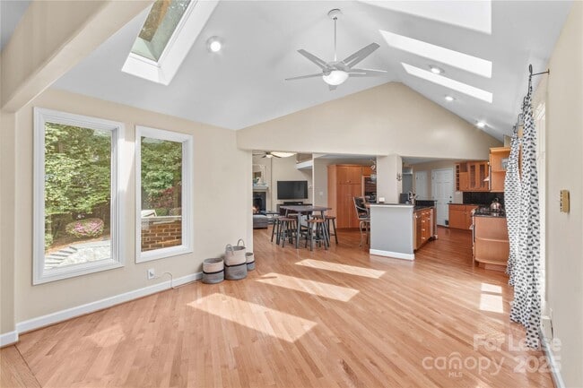 Building Photo - 709 Normandy Rd