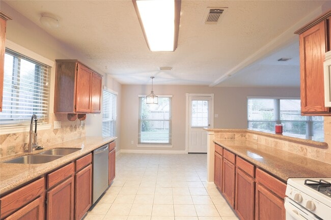 Building Photo - 7110 Yardley Dr