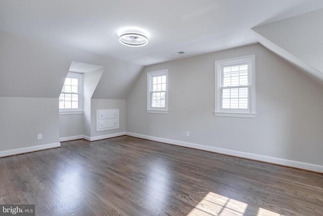 Building Photo - 3404 8th St S