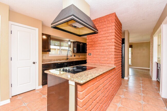 Building Photo - 12402 Amado Dr