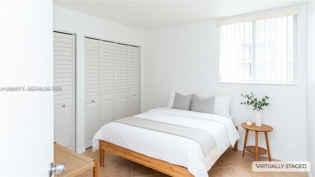 Building Photo - 102 SW 6th Ave