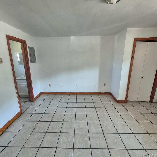 Building Photo - 2071 Ulster Ave