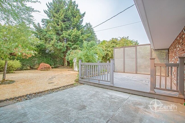Building Photo - 6509 Louisiana Dr