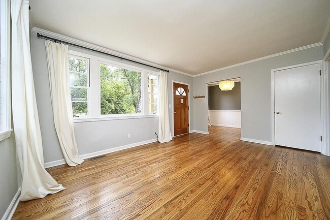 Building Photo - Picture-perfect 3BR/2BA brick bungalow In East Nashville!