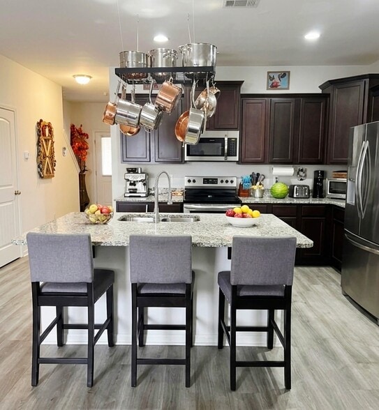 Building Photo - 3256 Tracer Dr