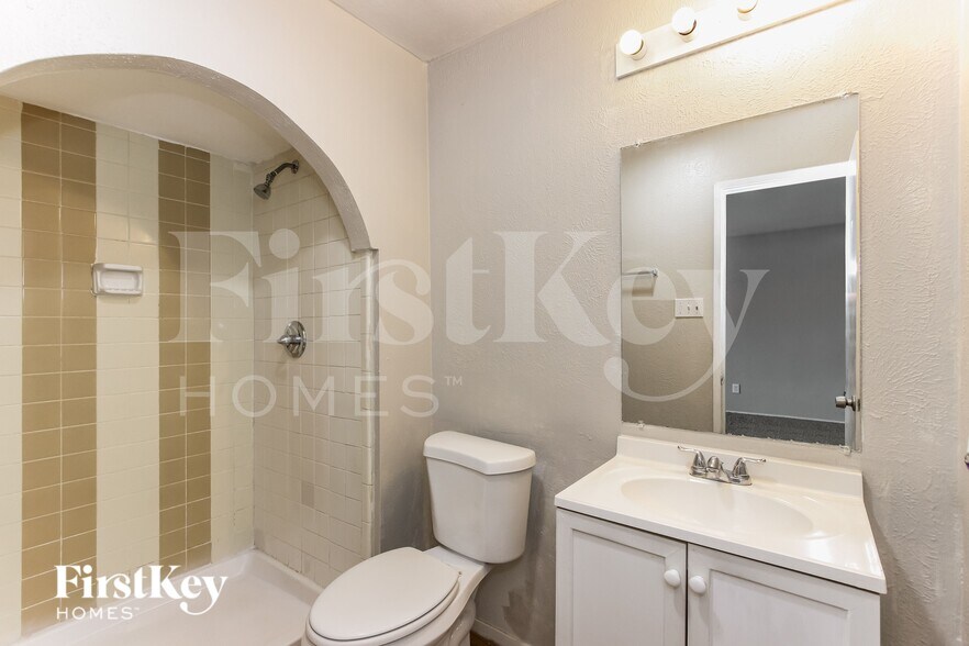 Building Photo - 3537 Rockcrest Dr