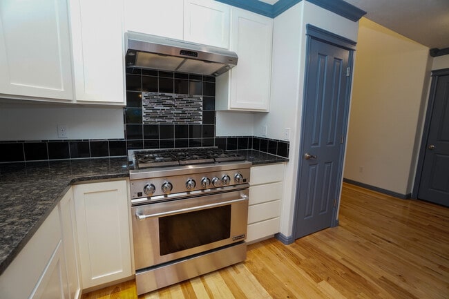 Building Photo - 11301 W Goldenrod Ave