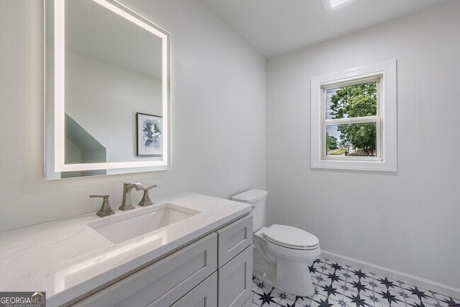 Building Photo - 459 Atlanta Country Club Dr