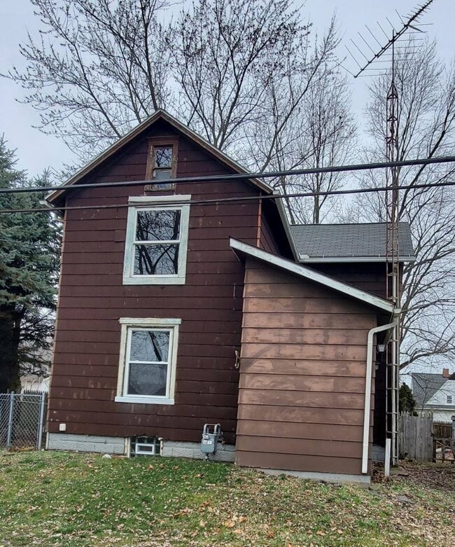 Primary Photo - 717 Forest Ave