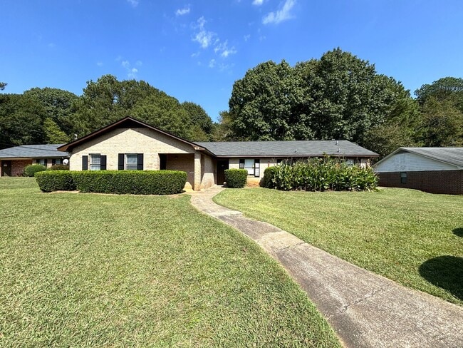 Building Photo - ST. ANDREWS CT - 101/103