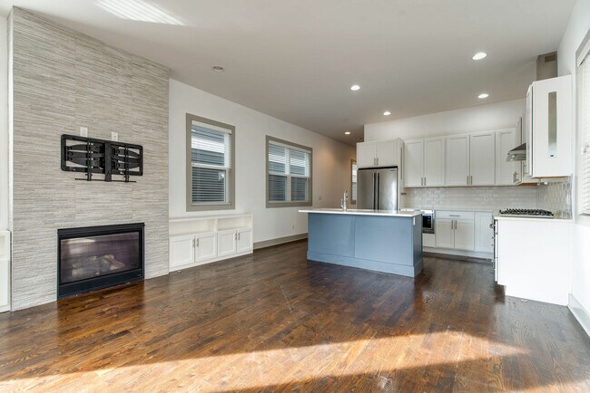 Building Photo - 336 Vivelle Ave