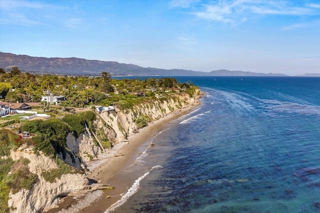 Building Photo - Furnished - Catch the Wave of Modern Comfort at Our Reef Oasis