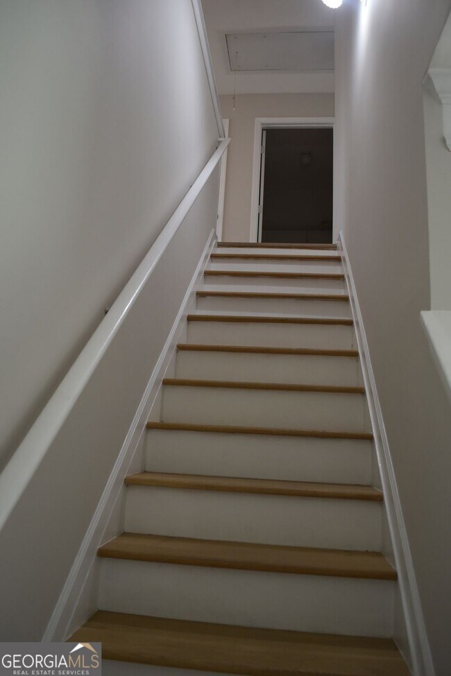 Building Photo - 556 Windstone Trail
