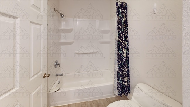 Building Photo - Renovated 3 bed 2 bath!