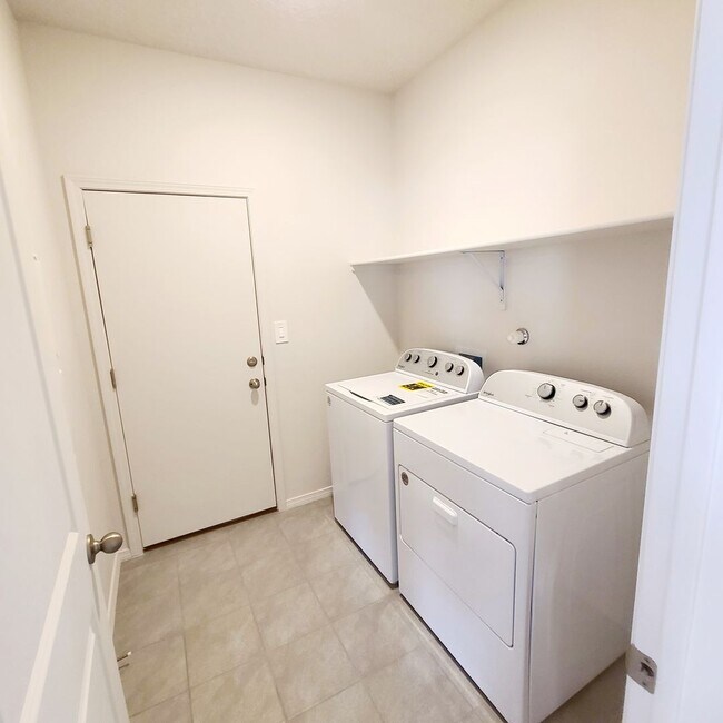 Building Photo - 3 bed 2 bath home in Huning Ranch