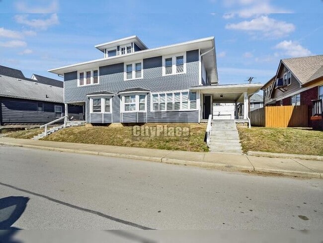 Building Photo - 752 Cottage Ave