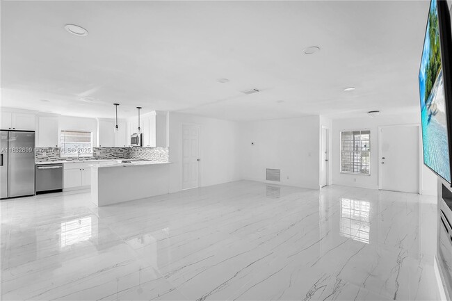 Building Photo - 9242 SW 18th Rd