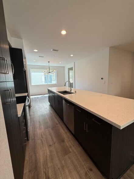 Building Photo - 820 Aloe Pl