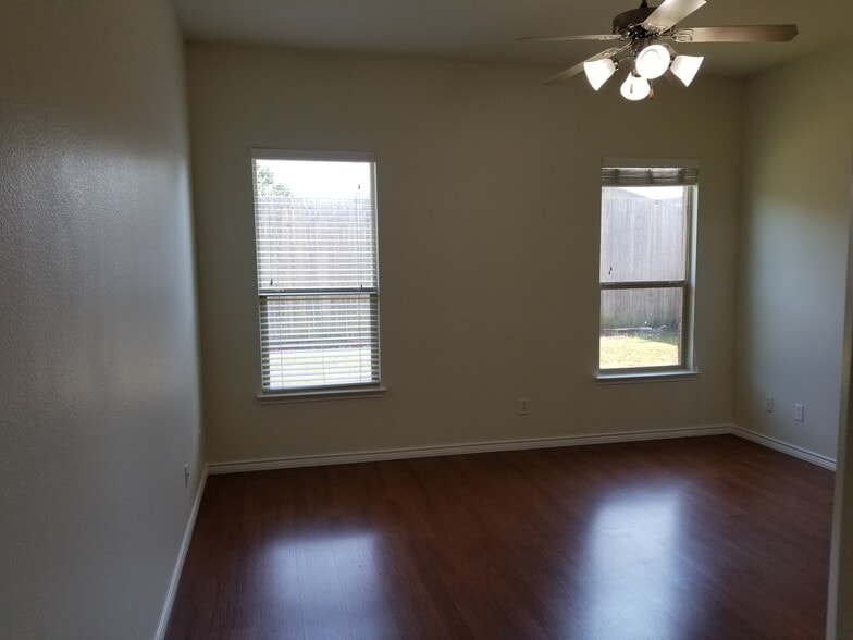 Master Room - 1614 Westfield way