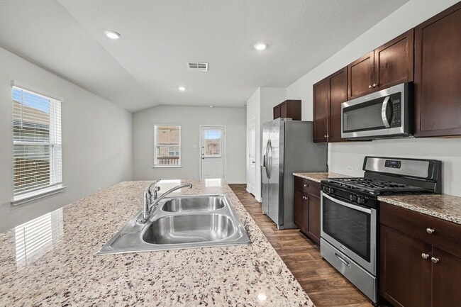 Building Photo - Beautiful Home in The Links at River Bend | Golf Course Community Living