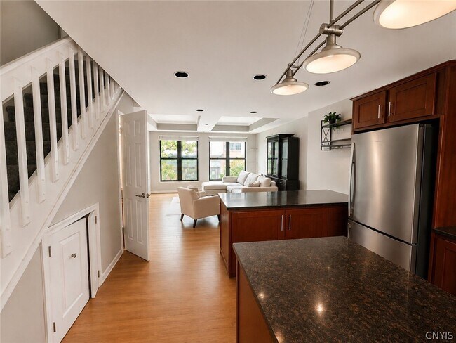 Building Photo - 133 Walton St