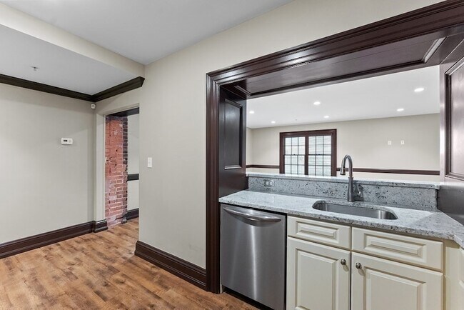 Building Photo - 6 Main St Ext