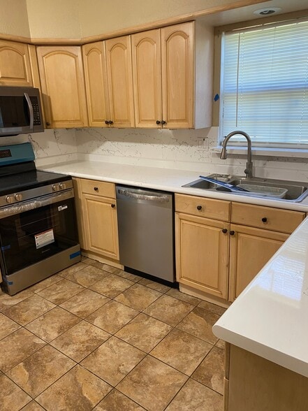 Building Photo - 5203 Sutton Ct