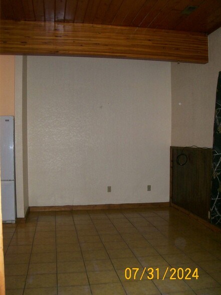 Building Photo - 528 N M St