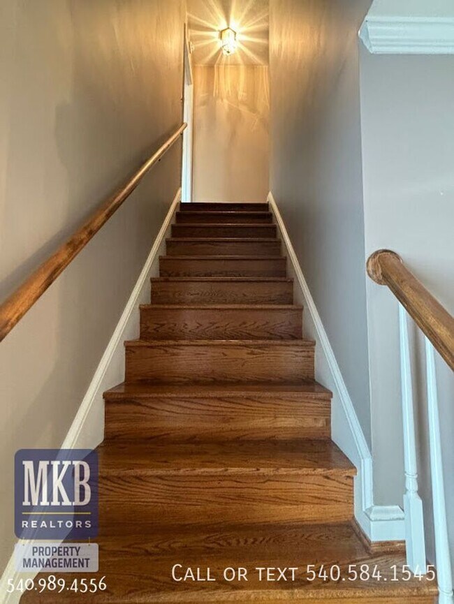 Building Photo - 5175 Lakeland Dr