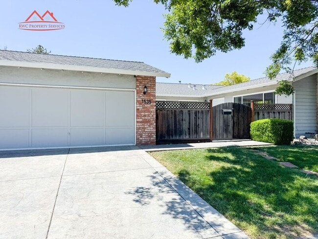 Primary Photo - 1535 Albatross Dr